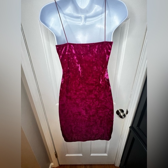 UO Urban Renewal Women’s Small Magenta Pink Velvet Strappy Mini Cocktail Dress S - Picture 7 of 13